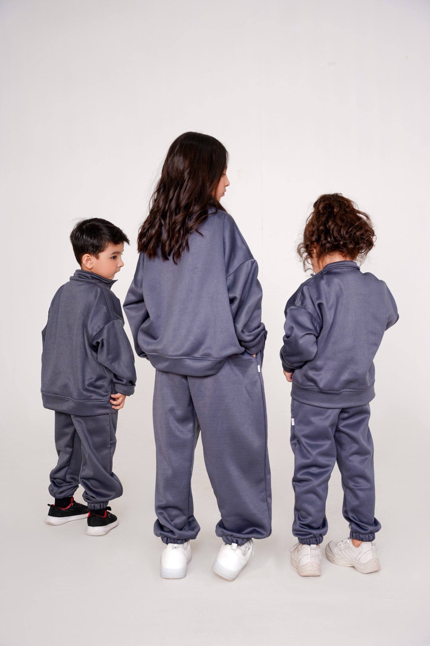 loose-fit tracksuit in grey color for kids unisex article